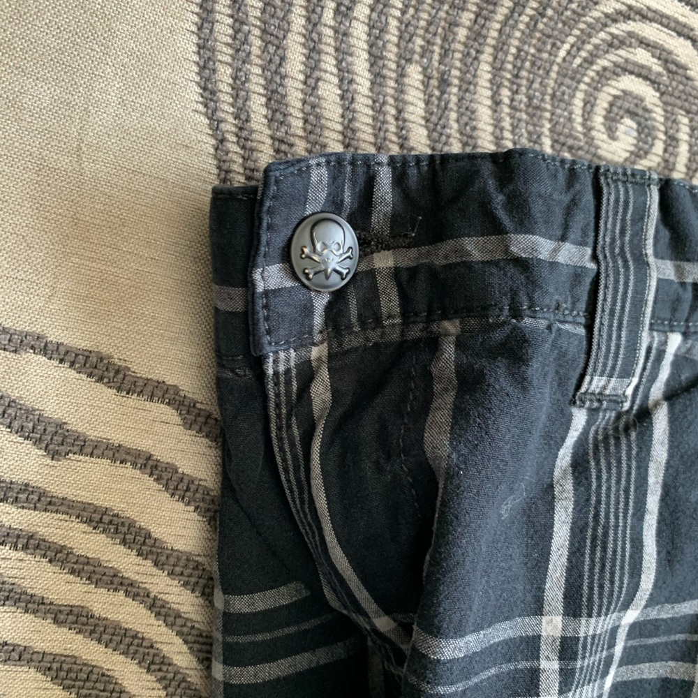 Shorts - Picture 6 of 7